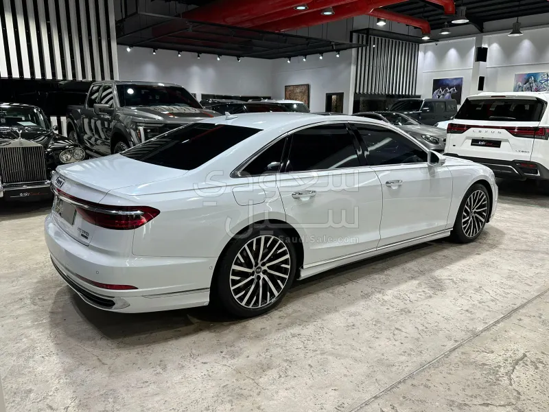 2024 اودي اي 8