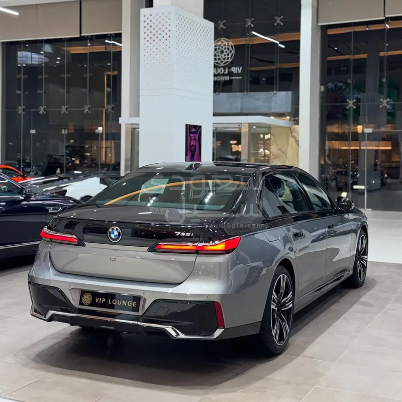 2024 بي ام دبليو الفئة السابعة 735أي
