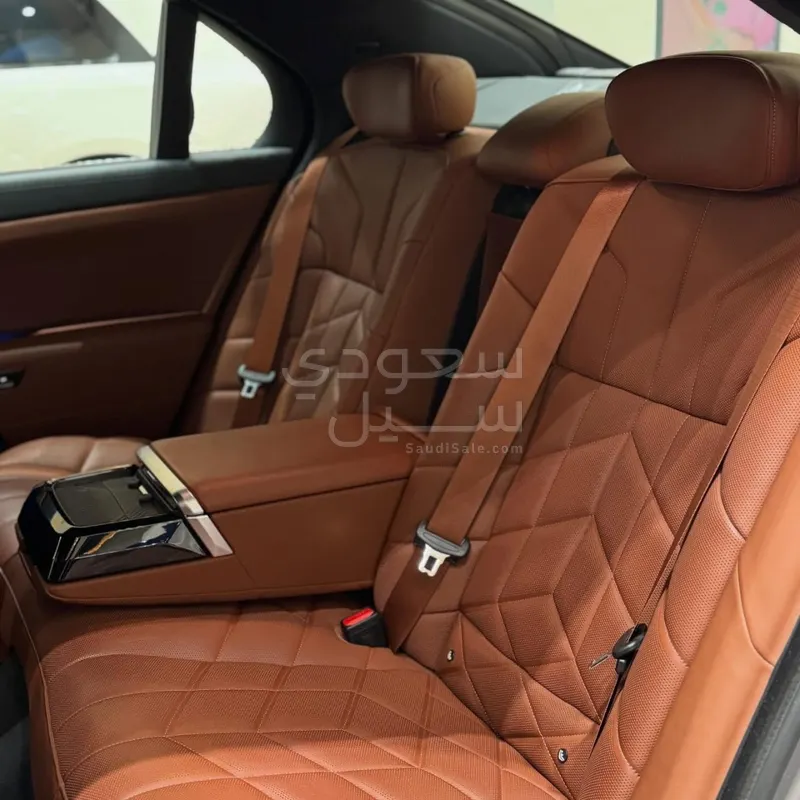 2024 بي ام دبليو الفئة السابعة 735أي