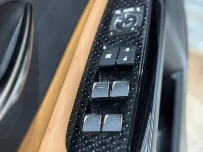 2023 لكزس إي إس 250