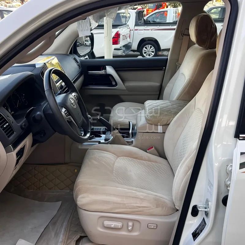 2021 تويوتا لاند كروزر في اكس ار