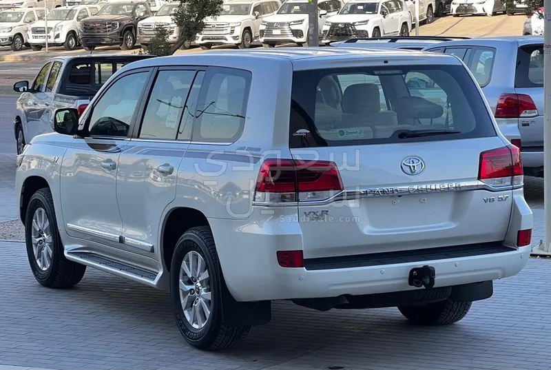 2021 تويوتا لاند كروزر في اكس ار