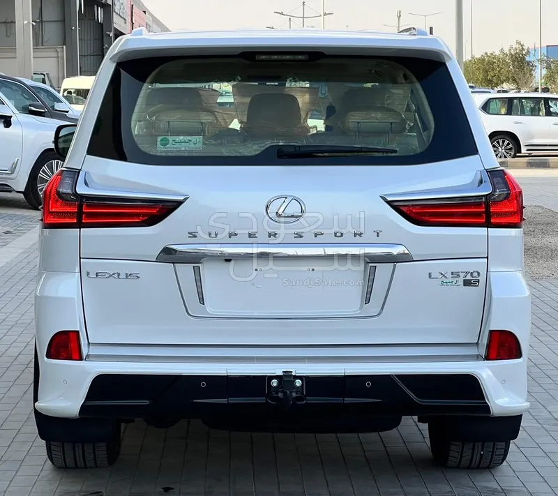 2019 لكزس إل إكس 570 اس
