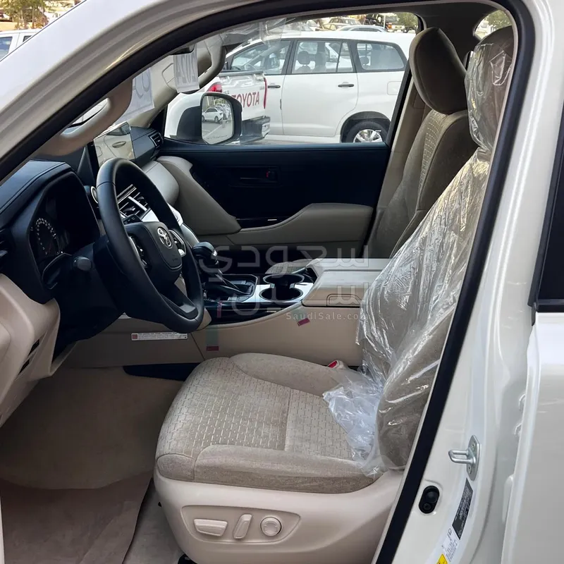 2024 تويوتا لاند كروزر جي اكس ار