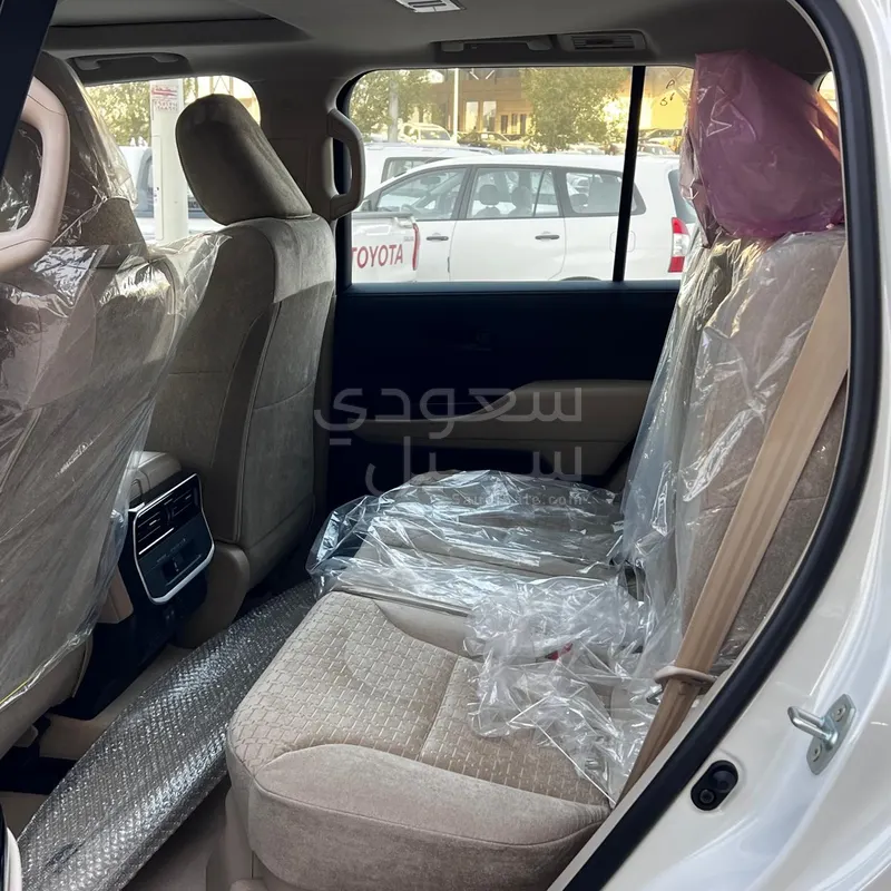 2024 تويوتا لاند كروزر جي اكس ار