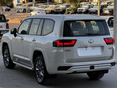 2024 تويوتا لاند كروزر جي اكس ار