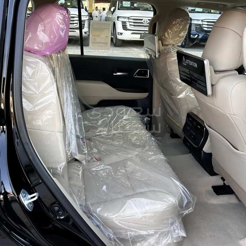 2024 تويوتا لاند كروزر جي اكس ار