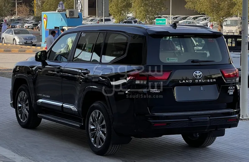 2024 تويوتا لاند كروزر جي اكس ار