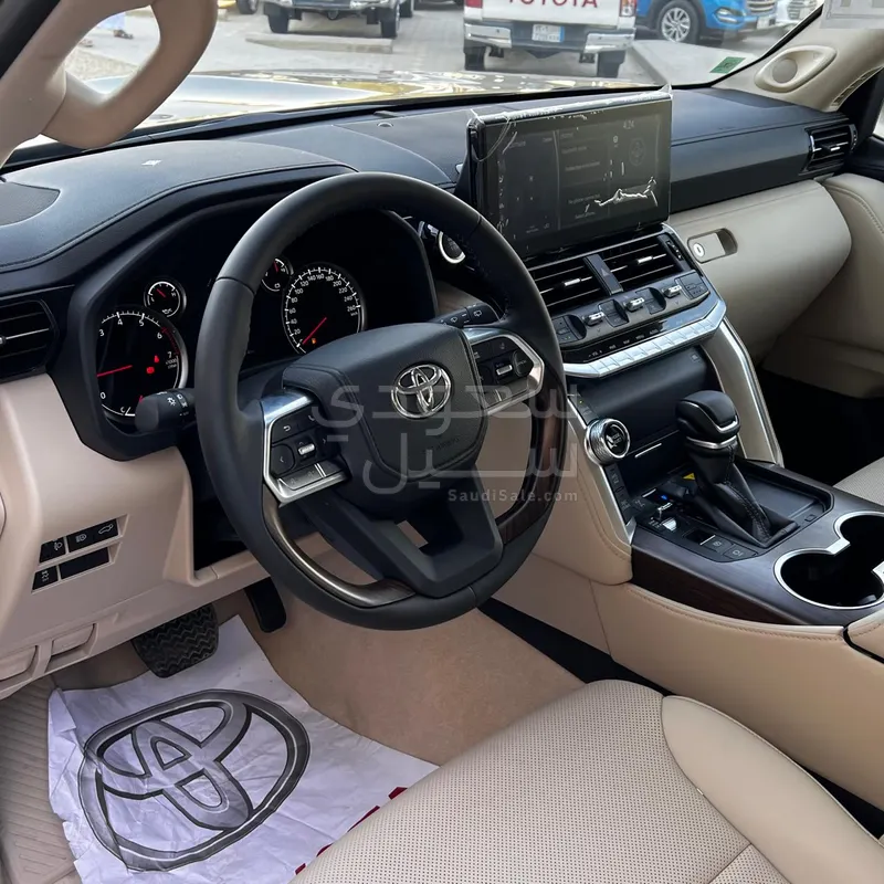 2024 تويوتا لاند كروزر جي اكس ار