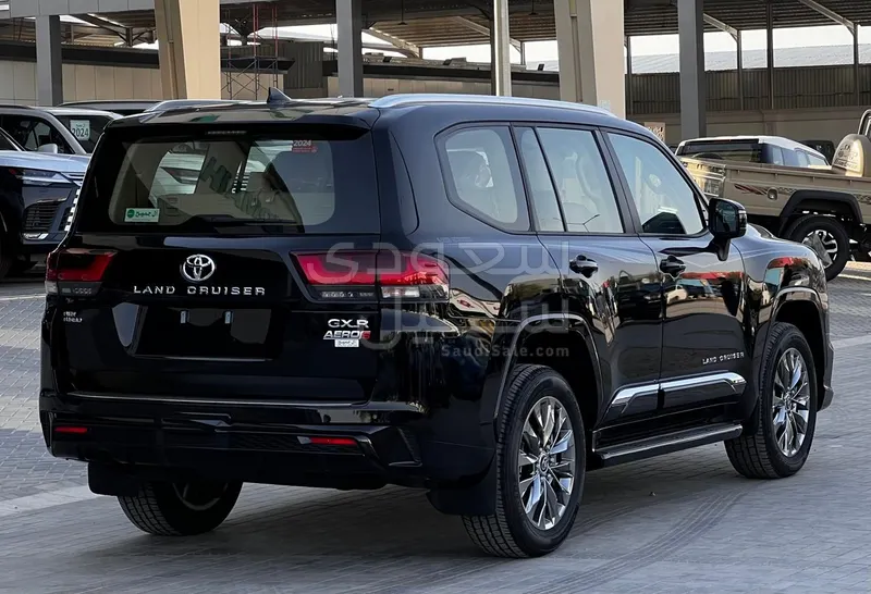 2024 تويوتا لاند كروزر جي اكس ار