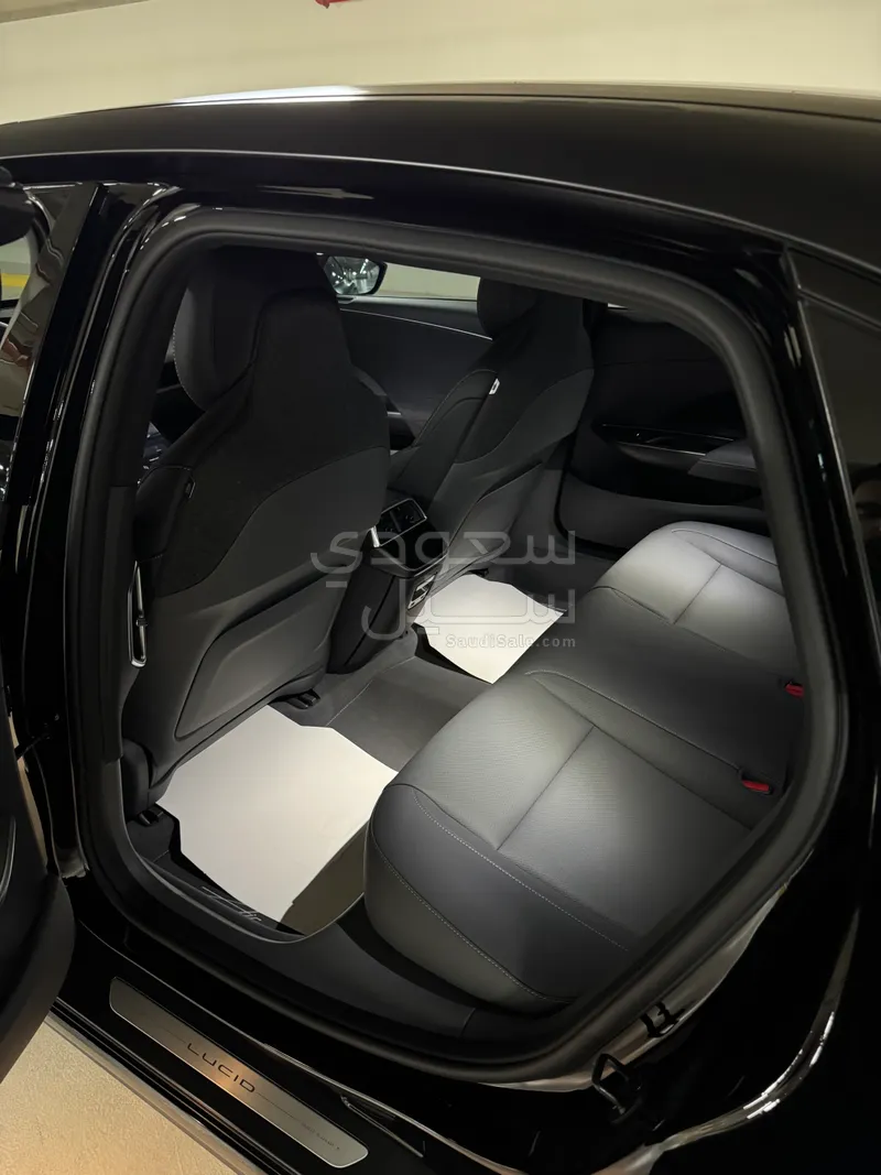 2025 لوسيد اير بيور