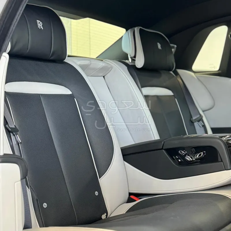 2022 رولز رويس قوست بلاك بادج