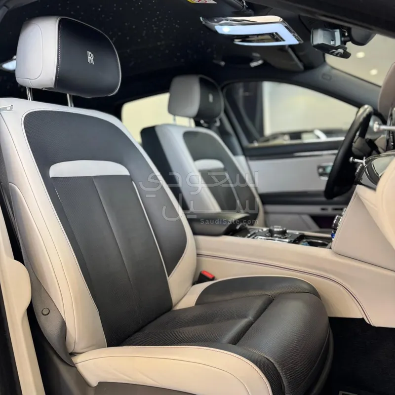 2022 رولز رويس قوست بلاك بادج