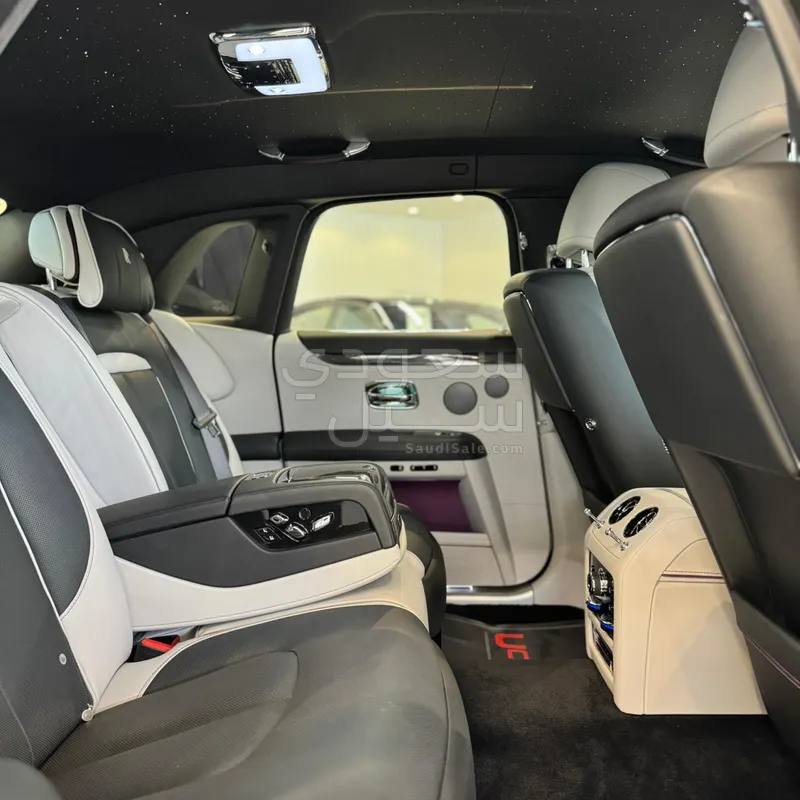 2022 رولز رويس قوست بلاك بادج