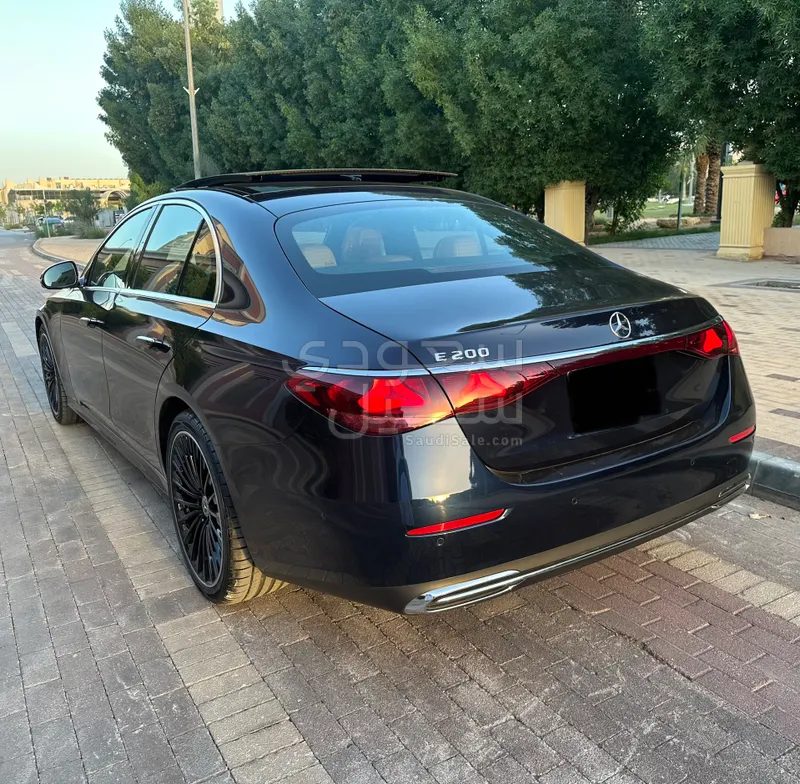 2025 مرسيدس - بنز إي 200