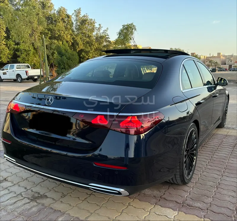 2025 مرسيدس - بنز إي 200