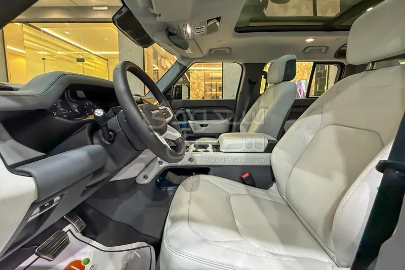 2026 لاند روفر ديفيندر اس اي