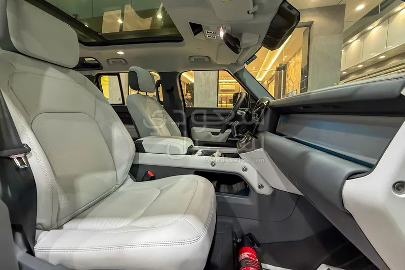 2026 لاند روفر ديفيندر اس اي