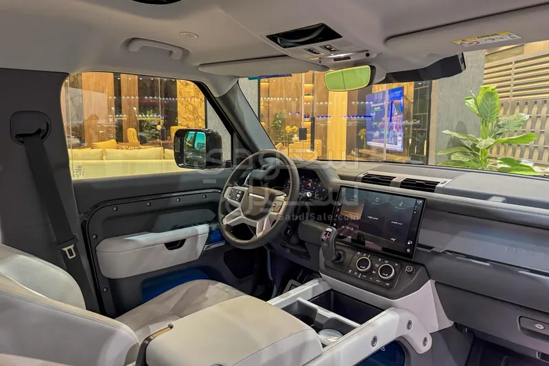 2026 لاند روفر ديفيندر اس اي