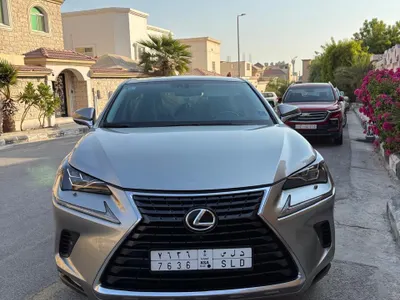 2020 لكزس إن إكس 300