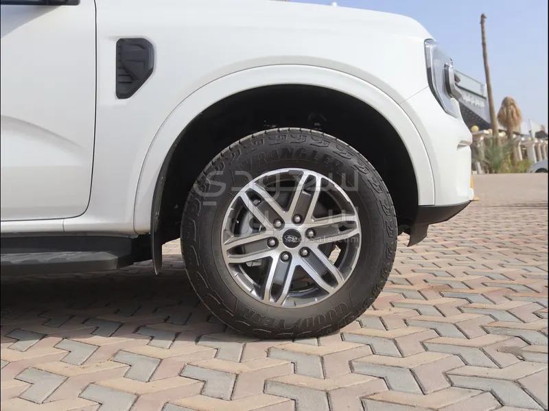 2025 فورد ايفرست