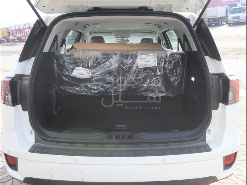 2025 فورد ايفرست