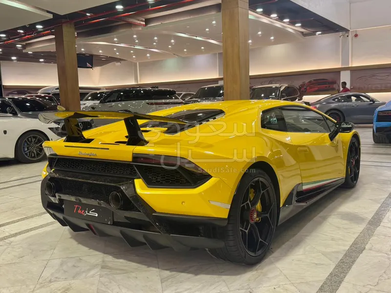 2018 لمبرجيني هوراكان بيرفورمانت