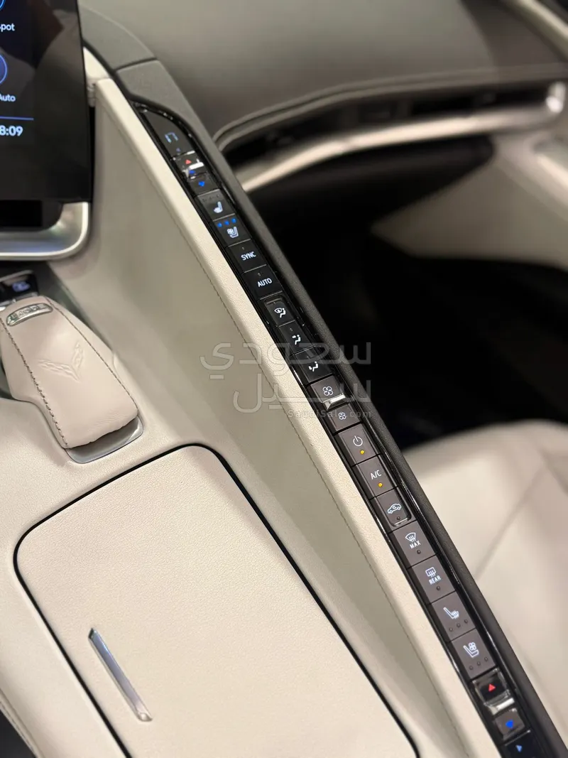 2023 شفروليه كورفيت سي 8