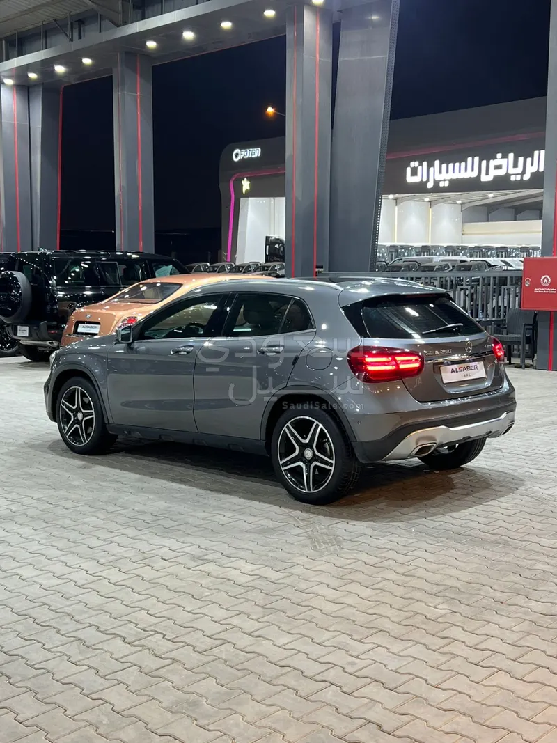 2018 مرسيدس - بنز جي إل أي 250