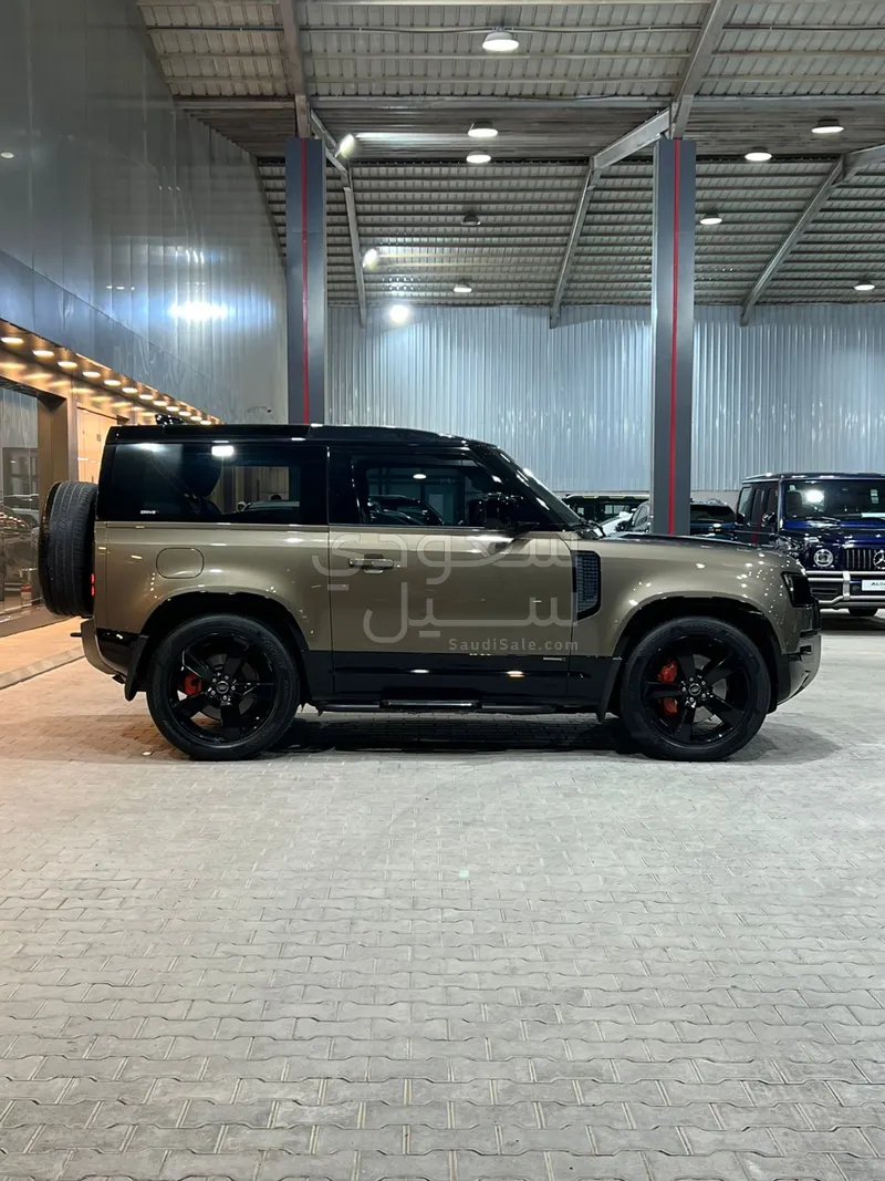 2021 لاند روفر ديفيندر اكس