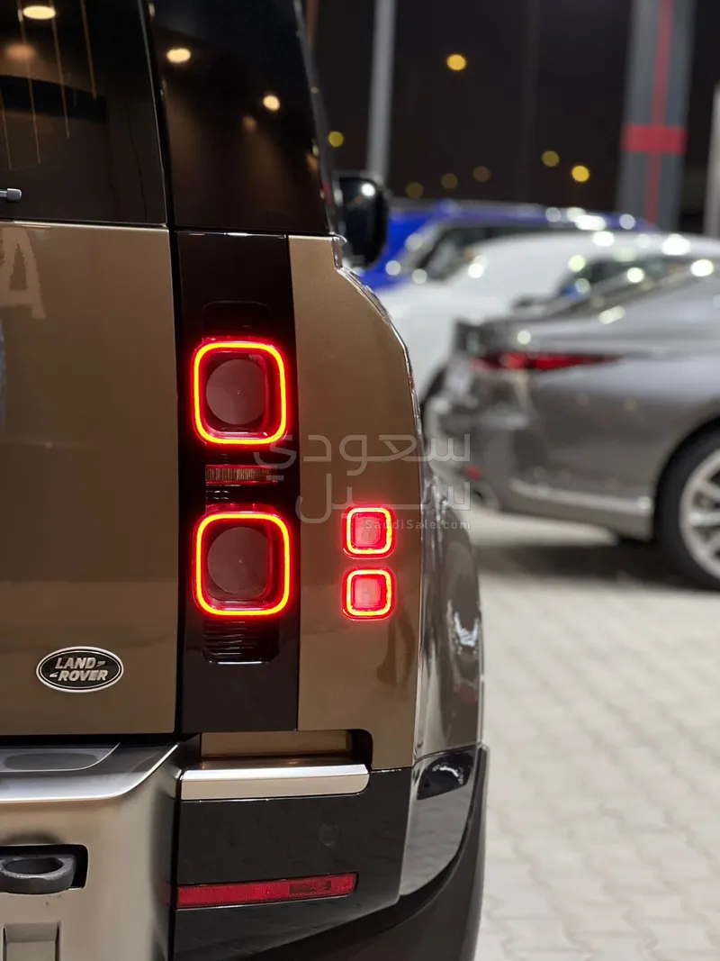 2021 لاند روفر ديفيندر اكس
