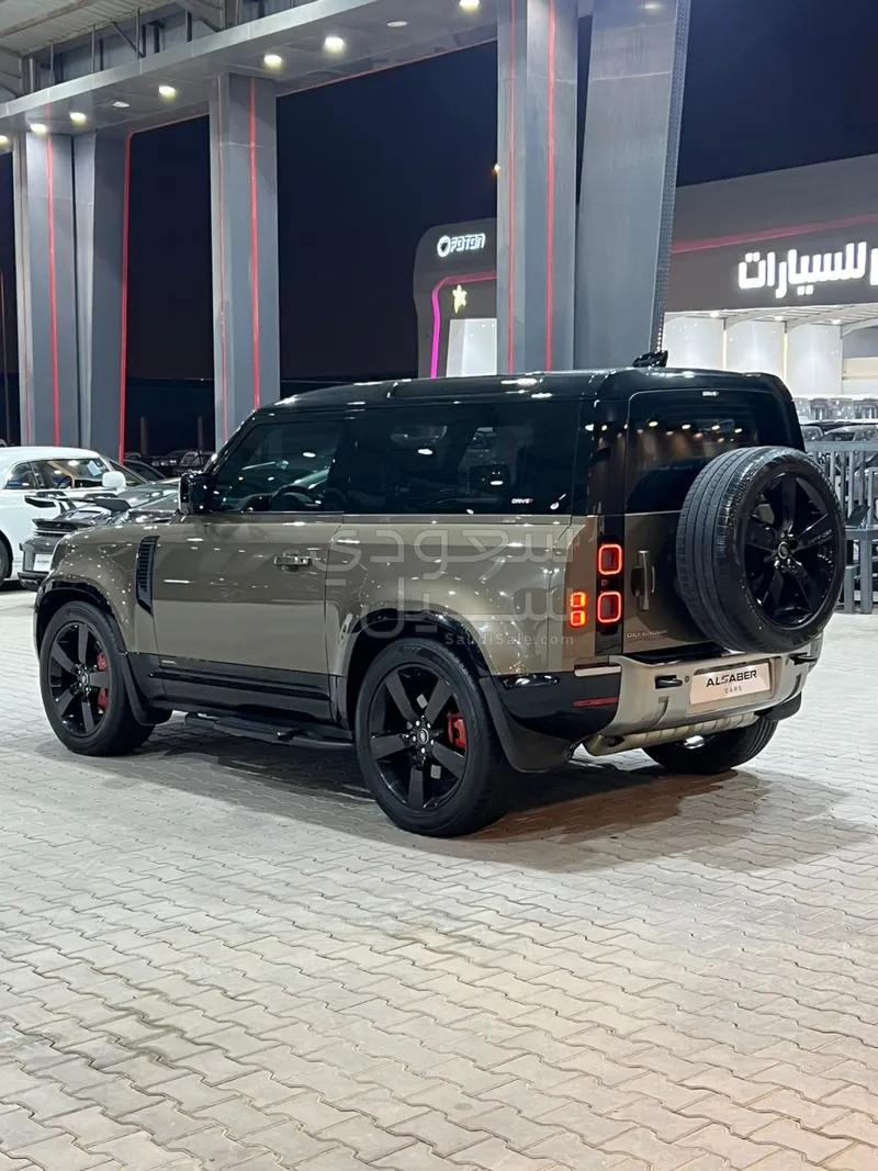 2021 لاند روفر ديفيندر اكس