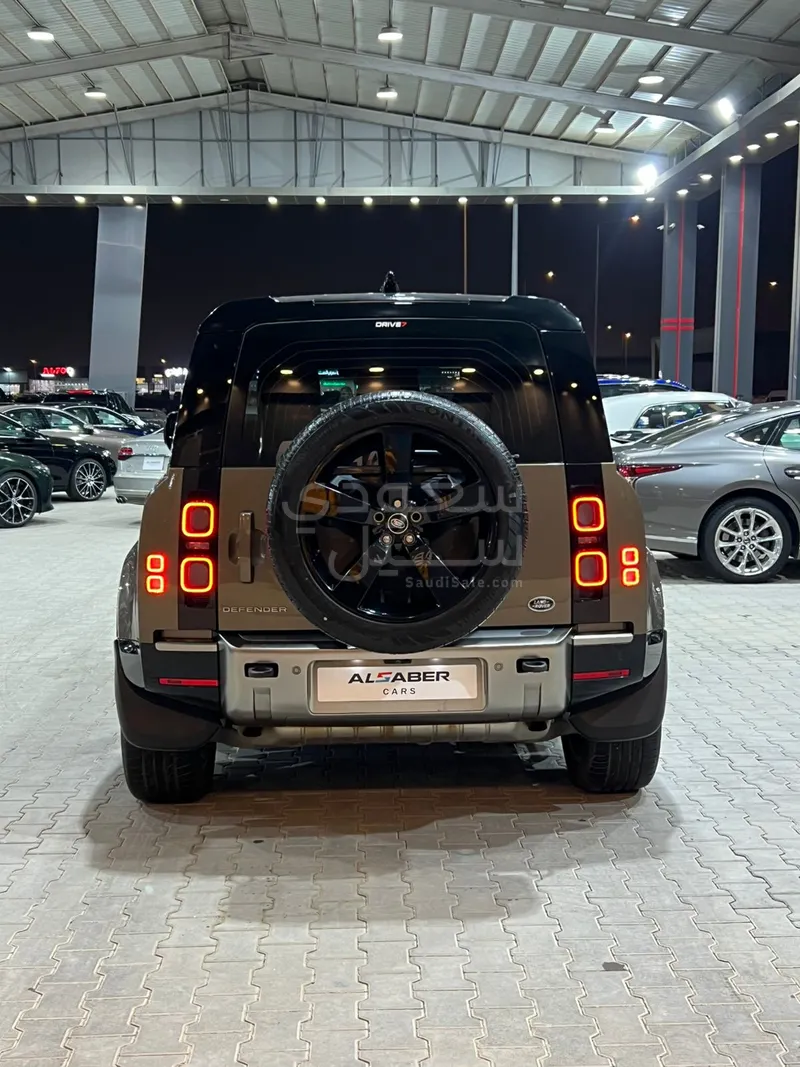 2021 لاند روفر ديفيندر اكس