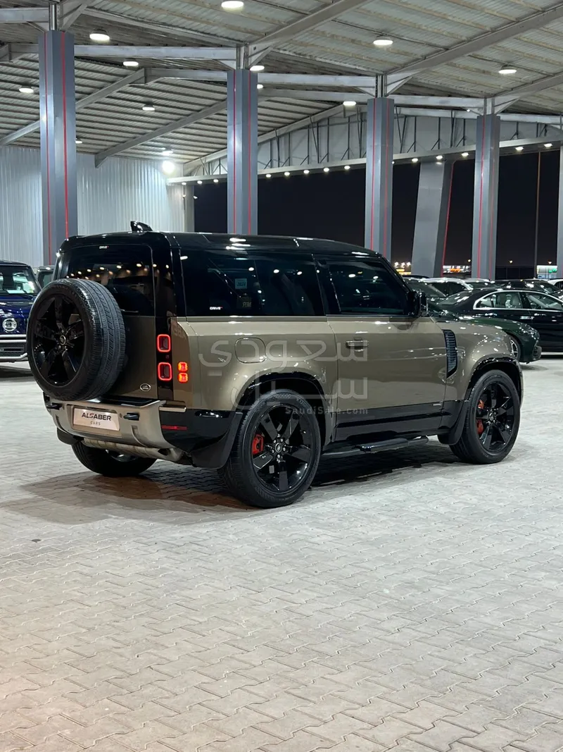2021 لاند روفر ديفيندر اكس
