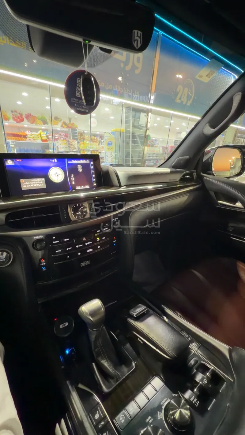 2019 لكزس إل إكس 570