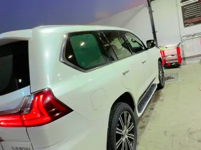 2019 لكزس إل إكس 570