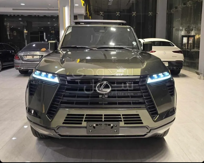 2025 لكزس جي إكس 550