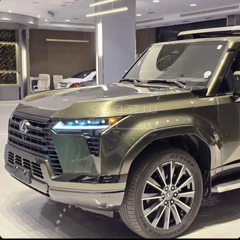 2025 لكزس جي إكس 550