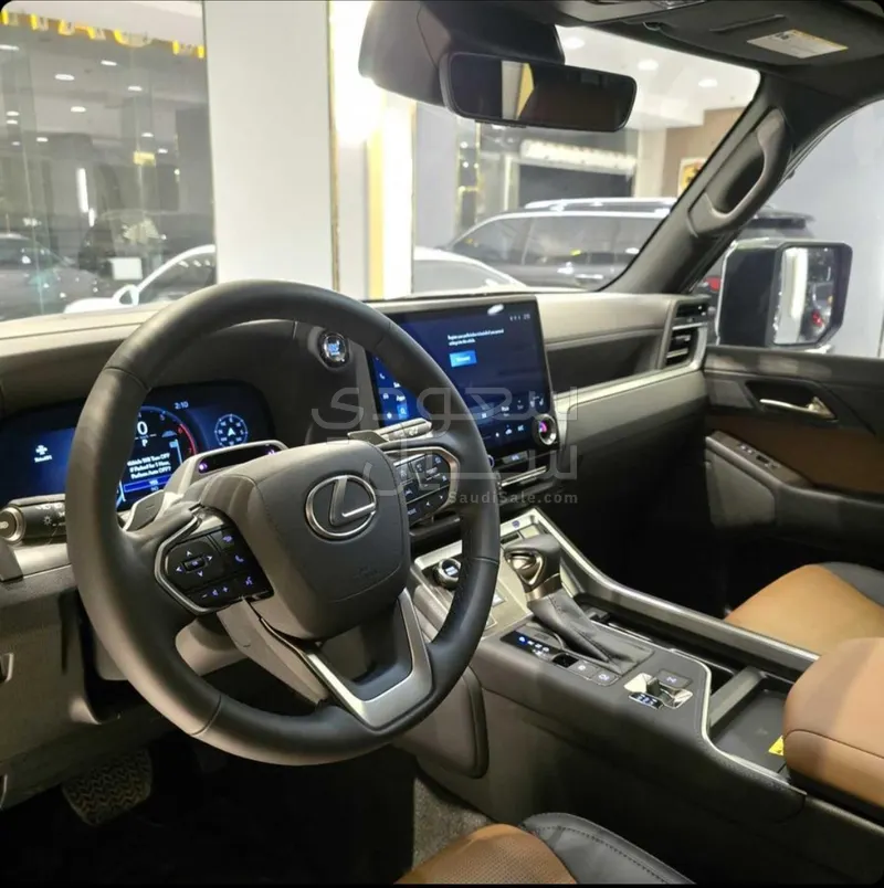 2025 لكزس جي إكس 550
