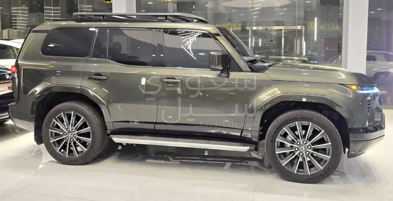 2025 لكزس جي إكس 550