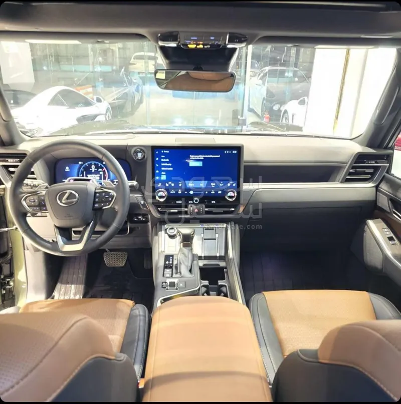 2025 لكزس جي إكس 550