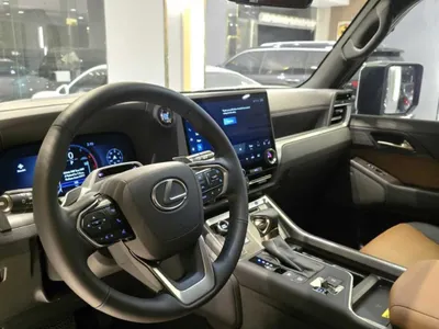 2025 لكزس جي إكس 550