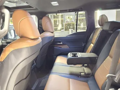 2025 لكزس جي إكس 550