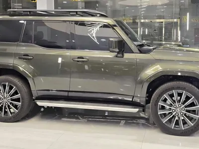 2025 لكزس جي إكس 550