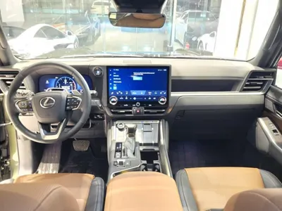 2025 لكزس جي إكس 550