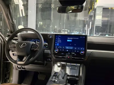 2025 لكزس جي إكس 550