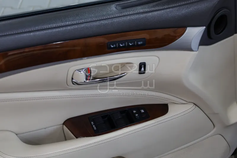 2013 لكزس إل إس 460 إل