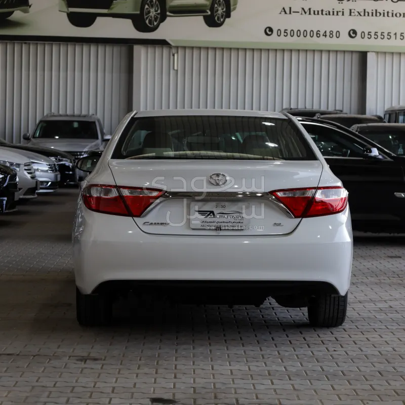 2016 تويوتا كامري جي ال