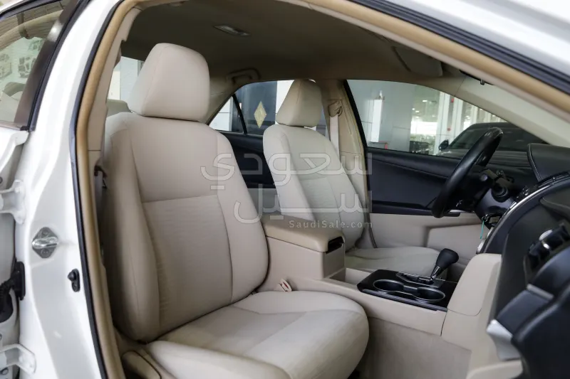 2016 تويوتا كامري جي ال