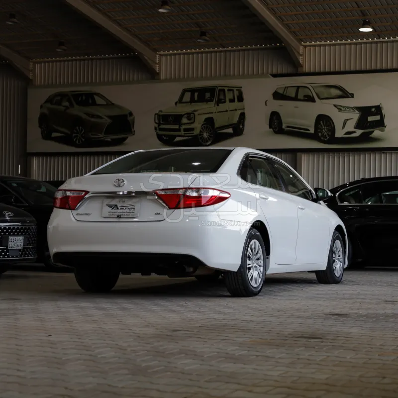 2016 تويوتا كامري جي ال